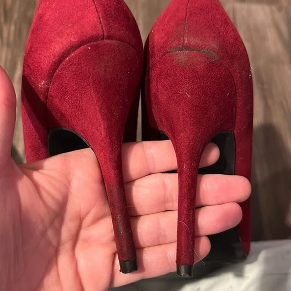 Red heels - Picture 5 of 5